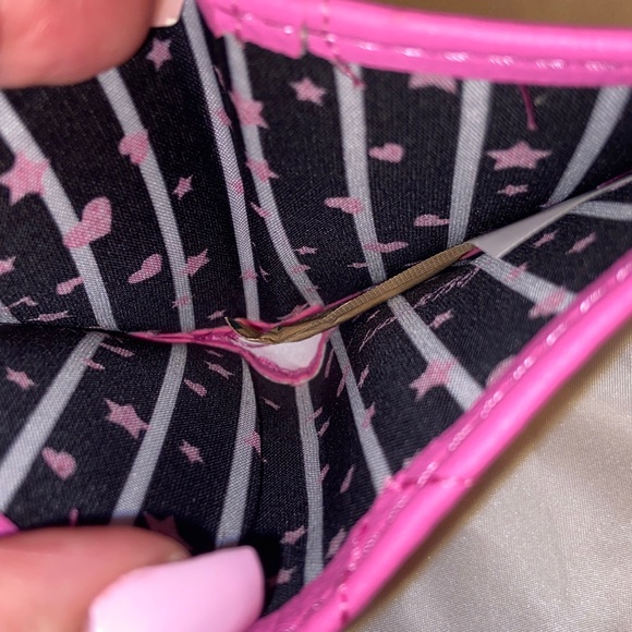 NWT Betsey Johnson Wallet pink/hearts ID, Betsey Johnson 4makeup brushes&case - Picture 4 of 10